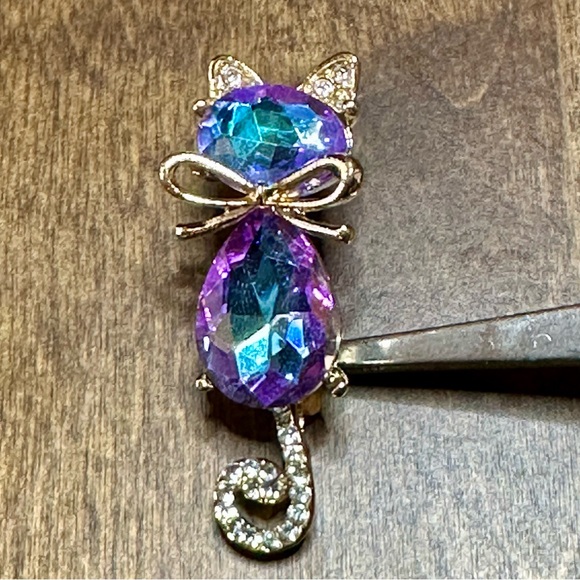 NWOT - Elegant Rhinestone Cat Brooch - Picture 4 of 6